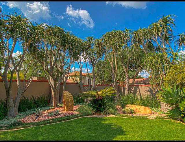 3 BEDROOM HOUSE FOR SALE IN MIDSTREAM ESTATE